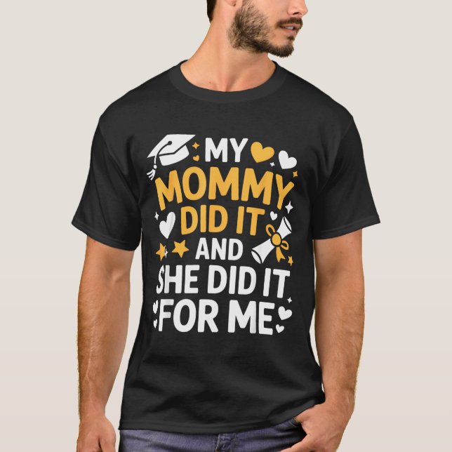 Camiseta My Mommy Did It Graduation Graduated Mom Proud Chi (Anverso)