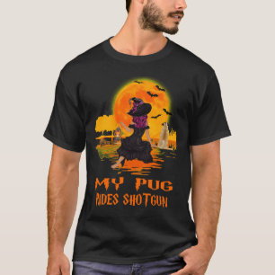 Camiseta My Pug Rides Shotgun Dog and Witch Funny Halloween