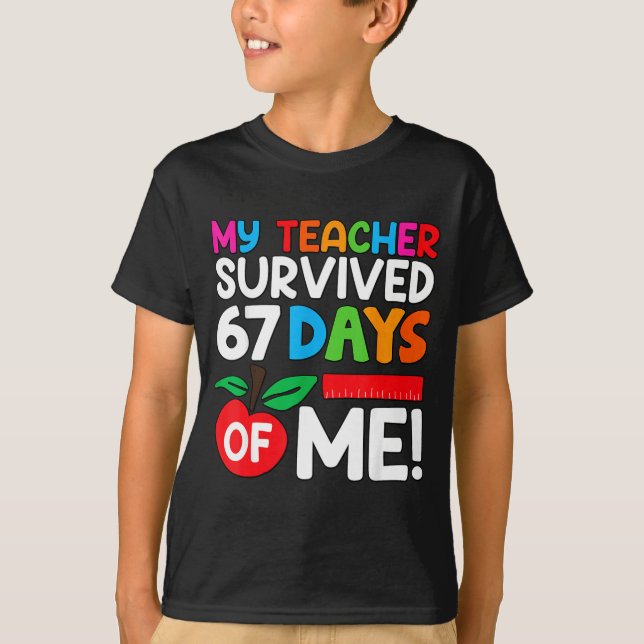 Camiseta My Teacher Survived 67 Days Of Me Funny 100 Days O (Anverso)