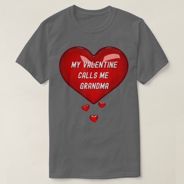 Camiseta My Valentine Calls Me Grandma, Red Hearts Grandma  (Diseño del anverso)