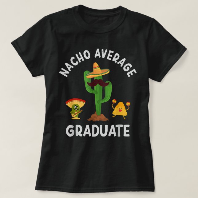 Camiseta Nacho Graduado Promedio Graduado Funny Dice Nacho  (Diseño del anverso)