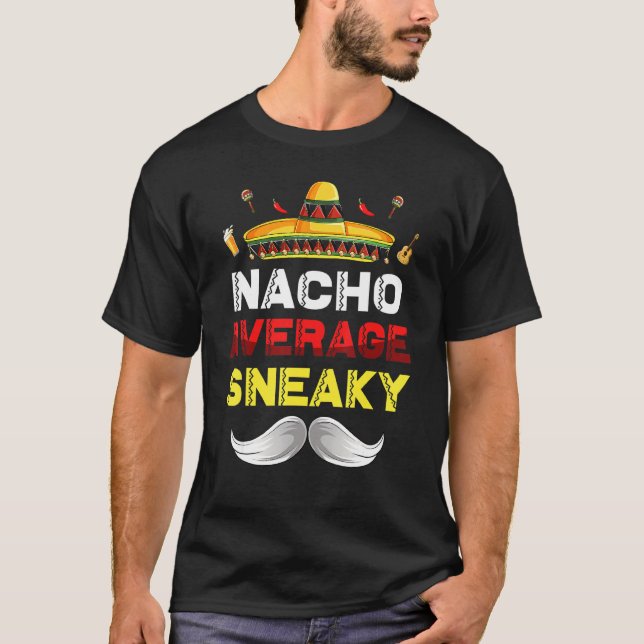 Camiseta Nacho Promedio Sneaky Gnome Funny Cinco De Mayo Me (Anverso)