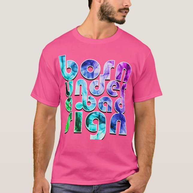 Camiseta Nacido Bajo Un Mal Rótulo (Anverso)