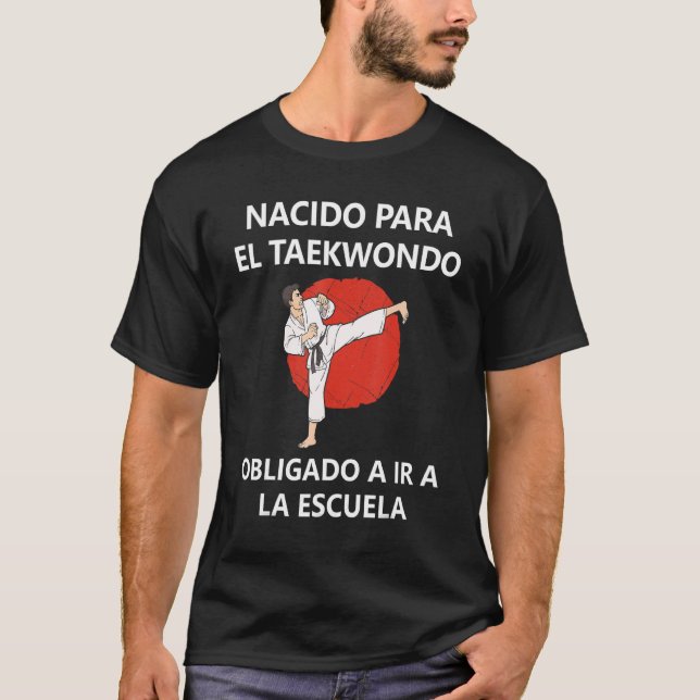 Camiseta Nacido Para El Taekwondo Obligado A Ir A La Escuel (Anverso)
