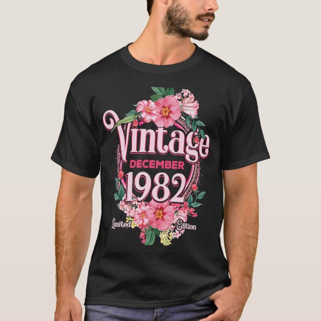 Camiseta Nacimiento De Mujeres En Diciembre De 1982 Flores  (Anverso)