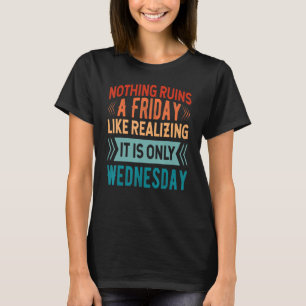 Camiseta Nada arruina un viernes como darse cuenta de que e