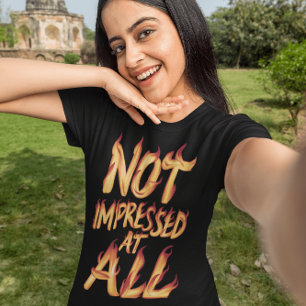 Camiseta Nada Impresionado - Tipografía Desconcertante