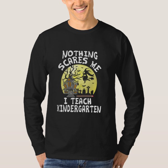 Camiseta Nada me asusta enseñarle Halloween en el jardín de (Anverso)