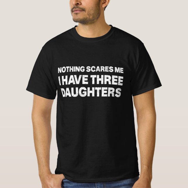 Camiseta Nada me asusta Tengo tres hijas, papá de D (Anverso)