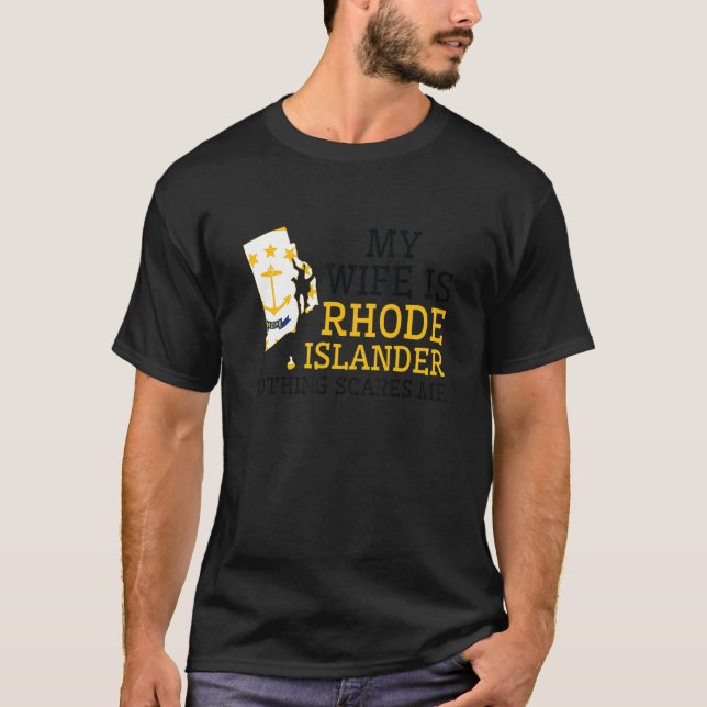 Camiseta Nada Me Da Miedo Mi Mujer Es Rhode Islander Rhode (Anverso)