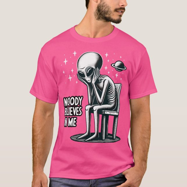Camiseta Nadie Cree En Mí Divertido Y Ufo Alien (Anverso)