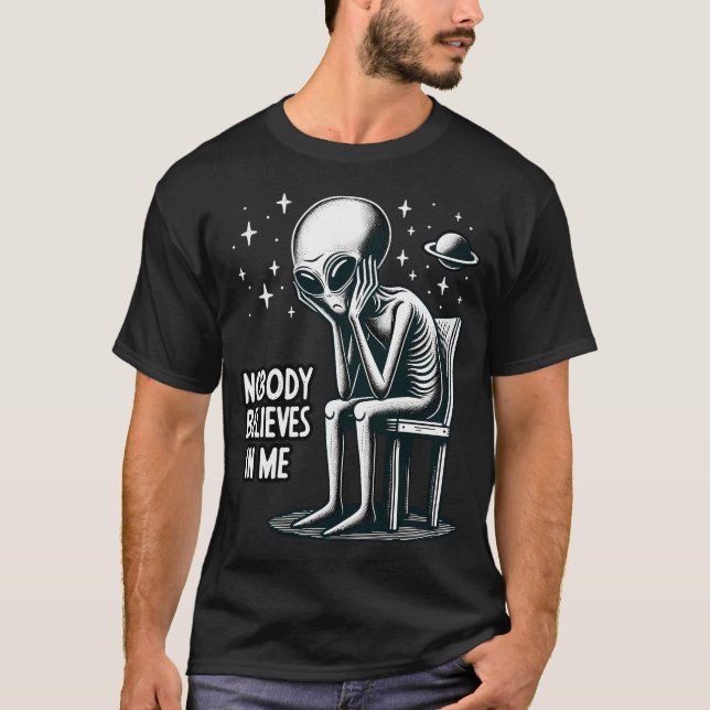 Camiseta Nadie Cree En Mí Divertido Y Ufo Alien (Anverso)