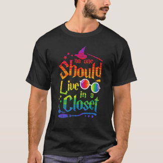 Camiseta Nadie Debería Vivir En Un Arcoíris De Armario Orgu