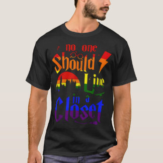 Camiseta Nadie Debería Vivir En Un Armario (4)