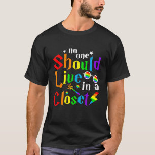 Camiseta Nadie Debería Vivir En Un Estrecho Orgulloso Aliad