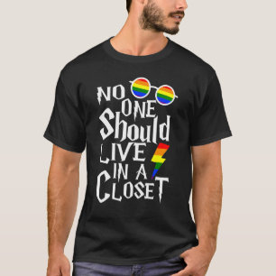 Camiseta Nadie Debería Vivir En Un Lgbt De Closet Q Orgullo