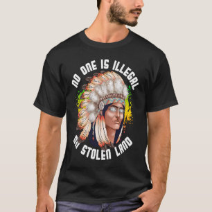 Camiseta Nadie Es Ilegal En Las Tierras Robadas Indígenas