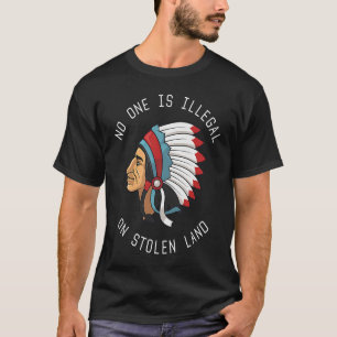 Camiseta Nadie es Ilegal en Tierra Robada
