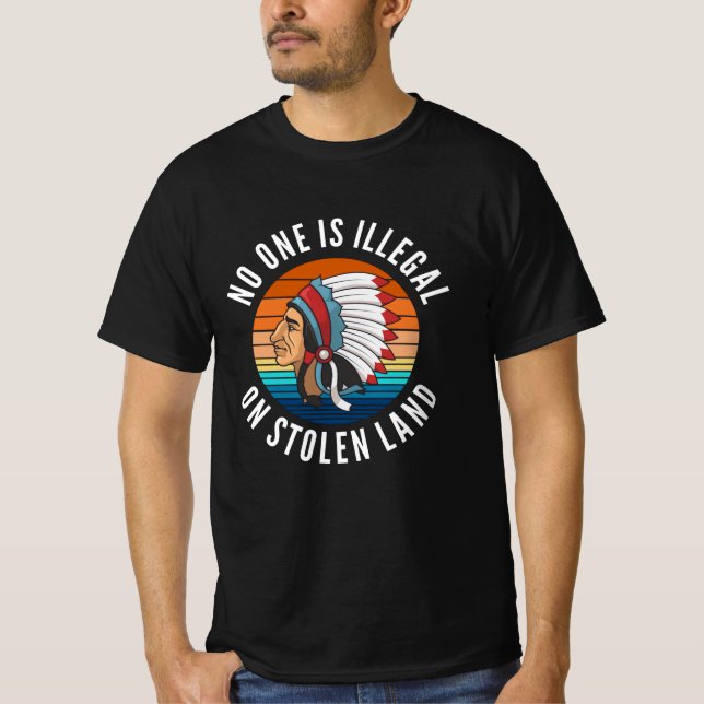 Camiseta Nadie es ilegal en tierra robada - India (Anverso)