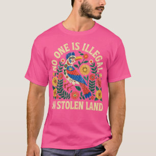 Camiseta Nadie es ilegal en tierra robada que caminamos por