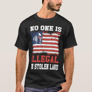 Camiseta Nadie es ilegal en tierras robadas.