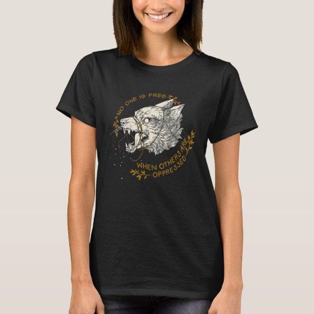 Camiseta Nadie Es Libre Cuando Otros Son Lobos Oprimidos. (Anverso)