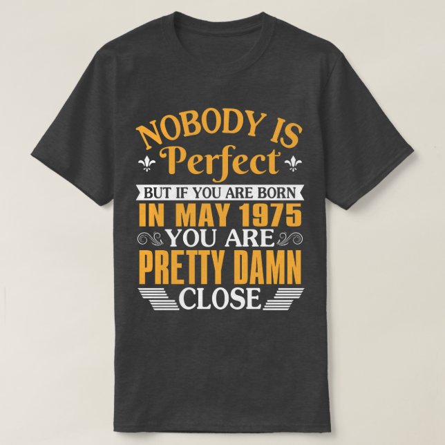 Camiseta Nadie Es Perfecto Pero Si Nacieras En Mayo De 1975 (Diseño del anverso)