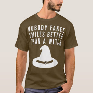 Camiseta Nadie finge sonreír mejor que una bruja 