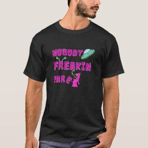 Camiseta Nadie Freakin se preocupa por Alien Ufo