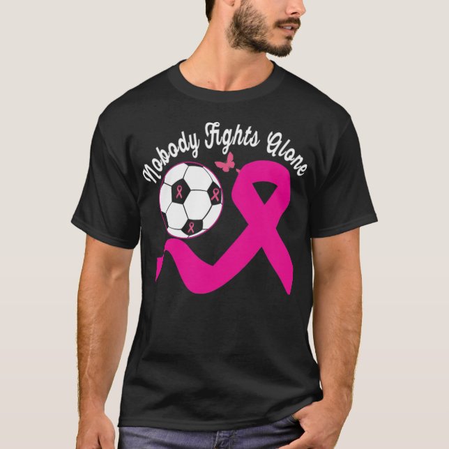 Camiseta Nadie lucha solo con el pecho rosado del fútbol (Anverso)