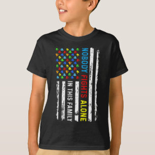 Camiseta Nadie lucha solo contra el autismo de la bandera e