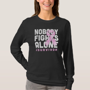 Camiseta Nadie lucha solo contra el cáncer de mama en camis