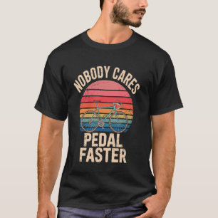 Camiseta Nadie se preocupa Pedalea más rápido Ciclista de b