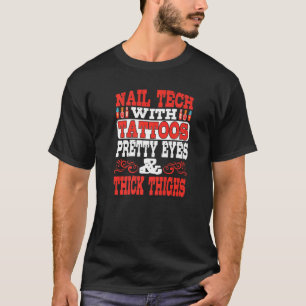 Camiseta Nail Tech Con Tatuajes Bonitos Ojos Y Gruesos