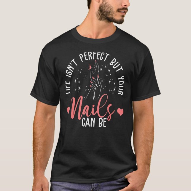 Camiseta Nail Tech Dice Perfecto Nails Jefe Artista (Anverso)