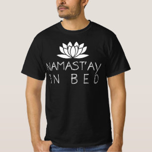 Camiseta Namastay en la cama