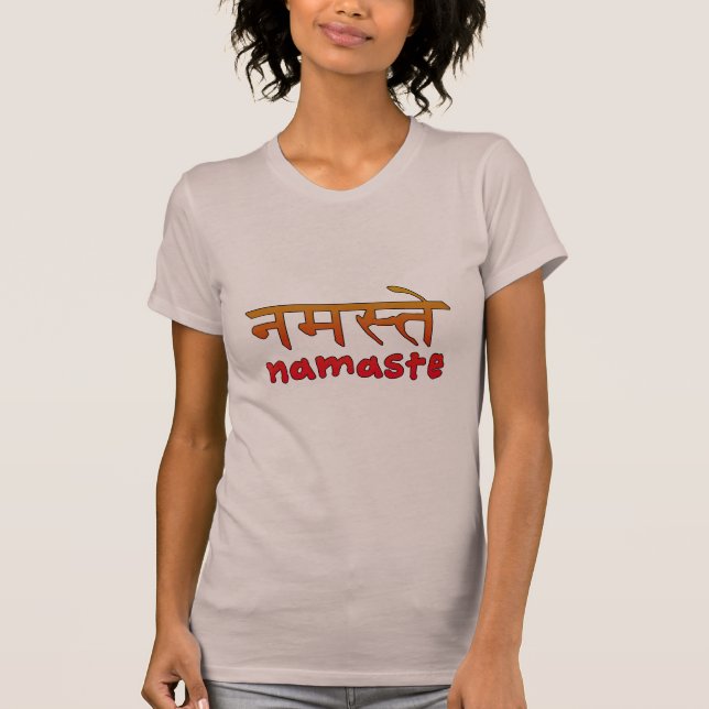 Camiseta Namaste en escritura inglesa y del Hindi (Anverso)