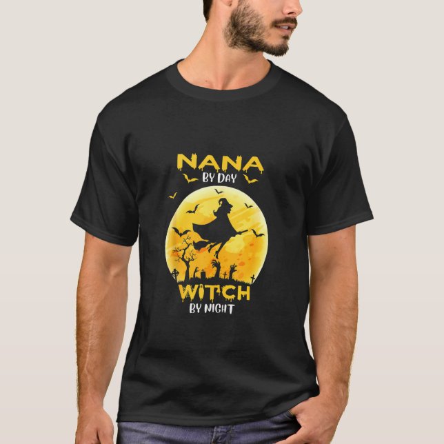 Camiseta Nana By Day Witch By Night Halloween Costume (Anverso)