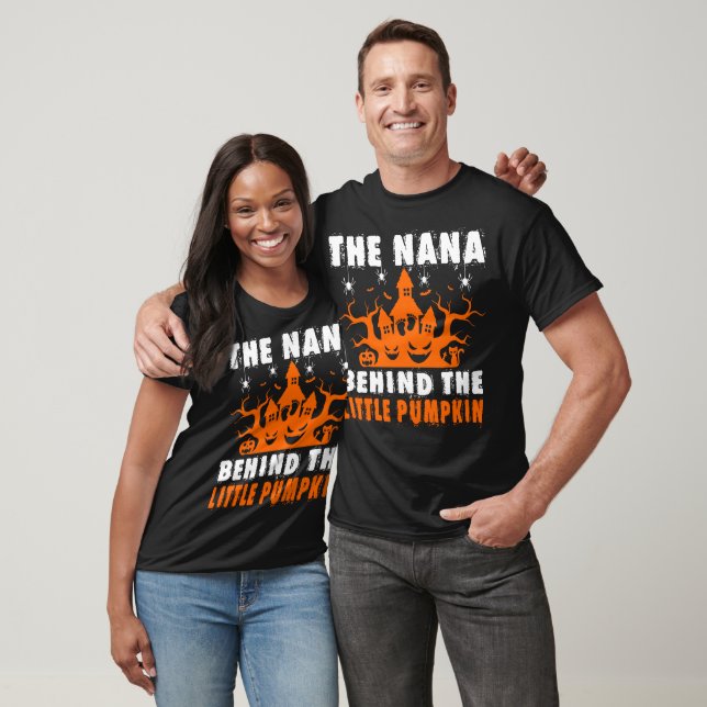 Camiseta Nana detrás del pequeño obsequio de calabaza Hallo (Unisexo)