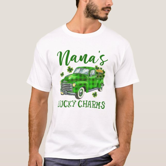 Camiseta Nana's Lucky Charm Green Truck Shamrocks St Patric (Anverso)