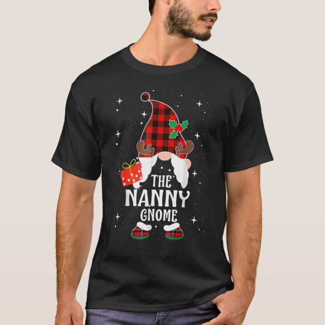 Camiseta Nanny Gnome Buffalo Plaid Mateo Familia Christma (Anverso)