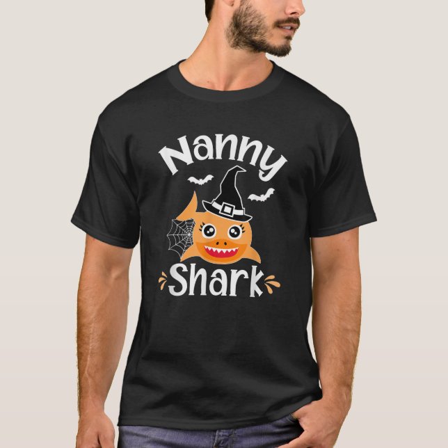 Camiseta Nanny Shark Funny Halloween Nanny Grandma (Anverso)