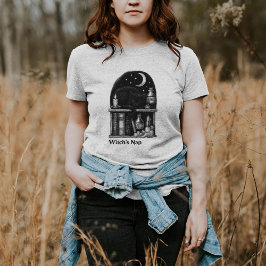 Camiseta Nap de bruja - Gato negro durmiendo en plataforma