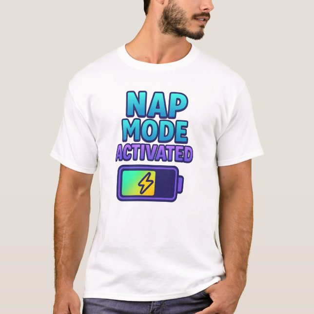 Camiseta Nap Mode Activated – Sleepy Humor Battery (Anverso)