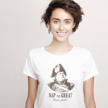 Camiseta Napoleón Nap the Great Funny<br><div class="desc">Incluso las mentes más grandes del mundo necesitan echarse una siesta a veces. Esta obra de arte vintage muestra un retrato grabado de Napoleón Bonaparte, que está tomando una siesta corta antes de su próxima batalla. El texto debajo dice: "Nap the Great", seguido de un escrito a mano "¡Silencio, por...</div>