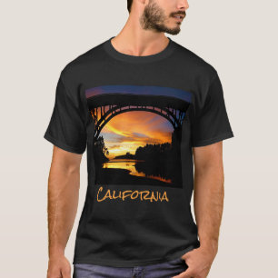 Camiseta Naranja California Coastal Sunset Under Bridge