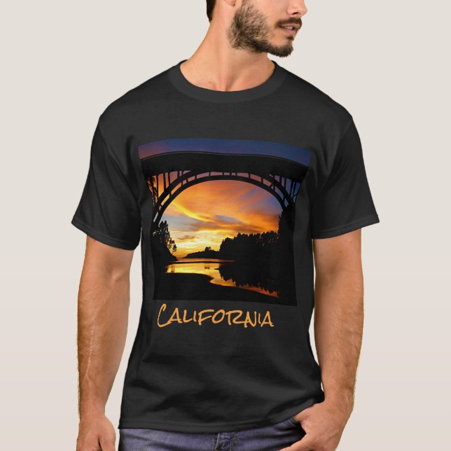Camiseta Naranja California Coastal Sunset Under Bridge (Anverso)