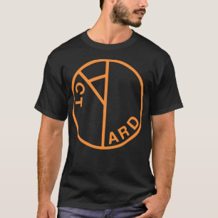 Camiseta naranja del logotipo del acto de patio de la sobre