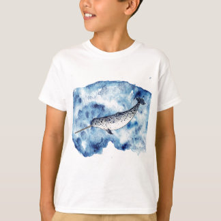 Camiseta Narwhal en un chapoteo del watercolour