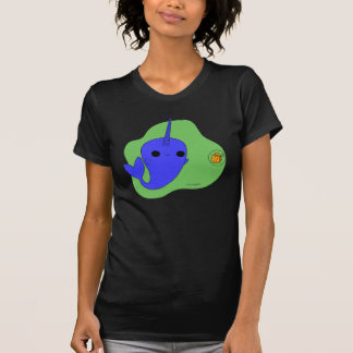 Camiseta Narwhal (fondo verde)